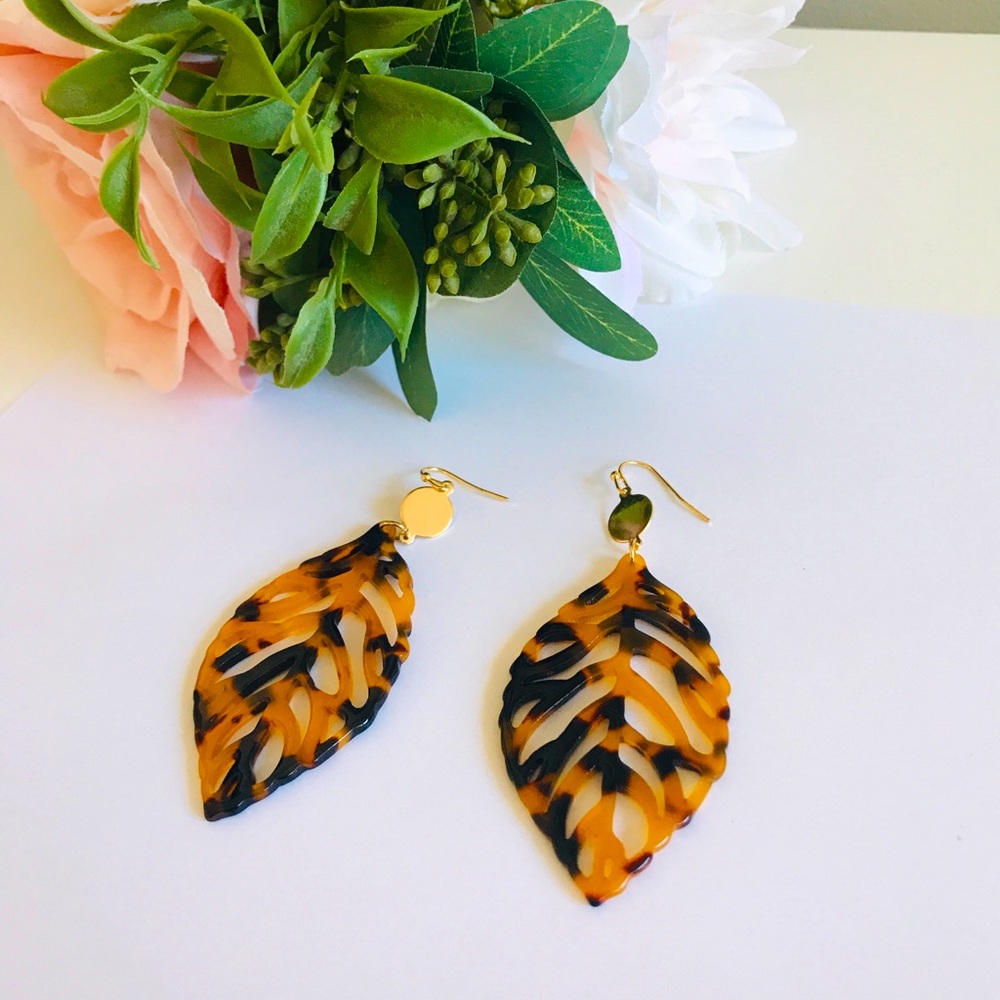 1 LEFT! Acrylic leaf earrings - Picture 4 of 5
